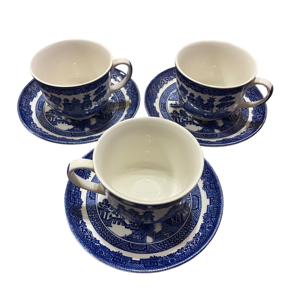 Johnson Brothers China Classic Blue Willow Pattern Teacups & Saucers England VTG